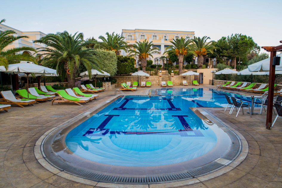 Crithoni's Paradise Hotel