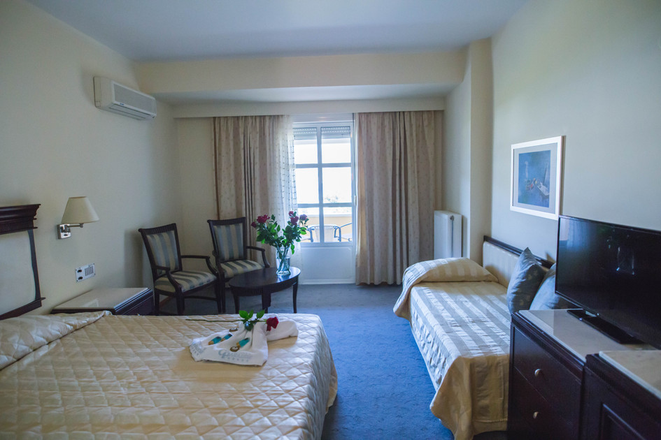 Crithoni's Paradise Hotel