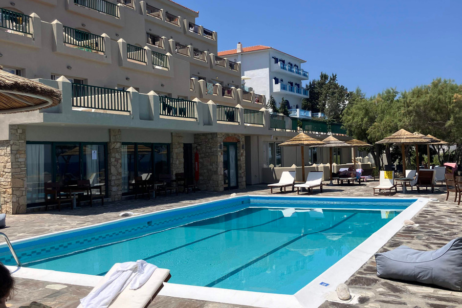 Hotel Cavos Bay
