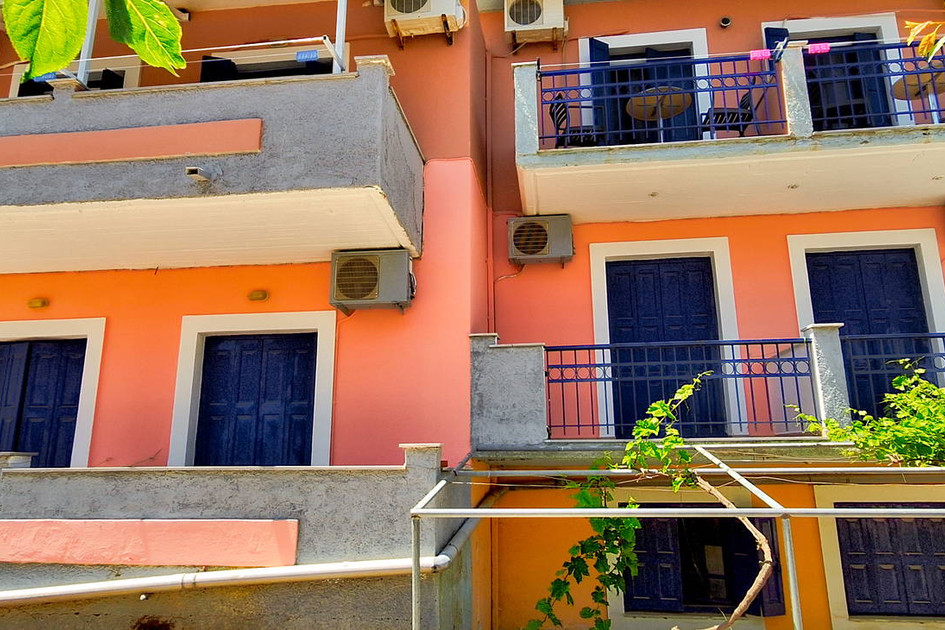 Irini Studios & Maisonettes