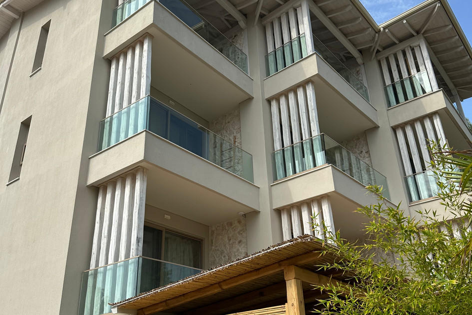 Mako Sea & Suites