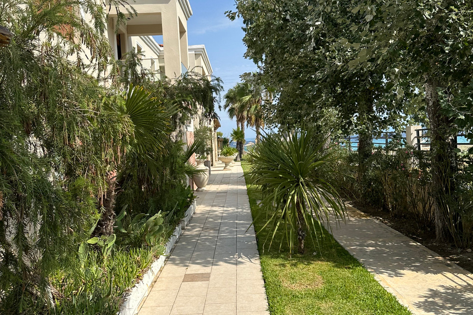 Mako Sea & Suites