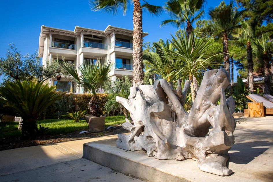 Mako Sea & Suites