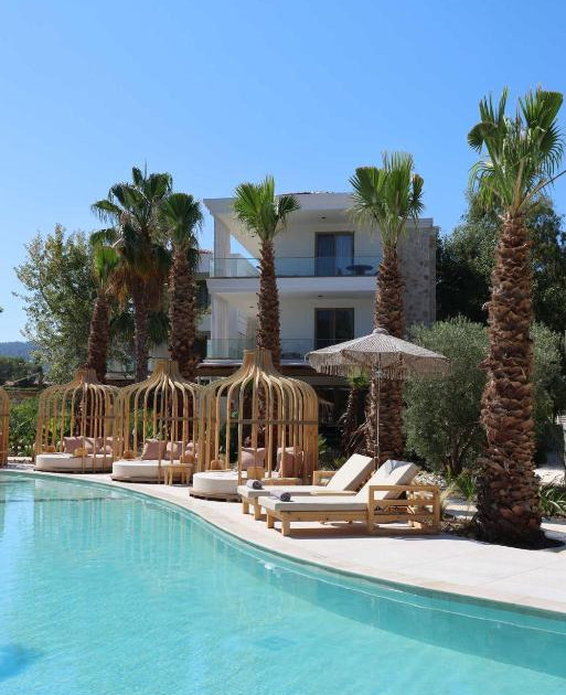NUSA suites & villas