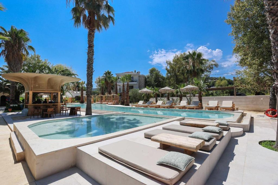NUSA suites & villas