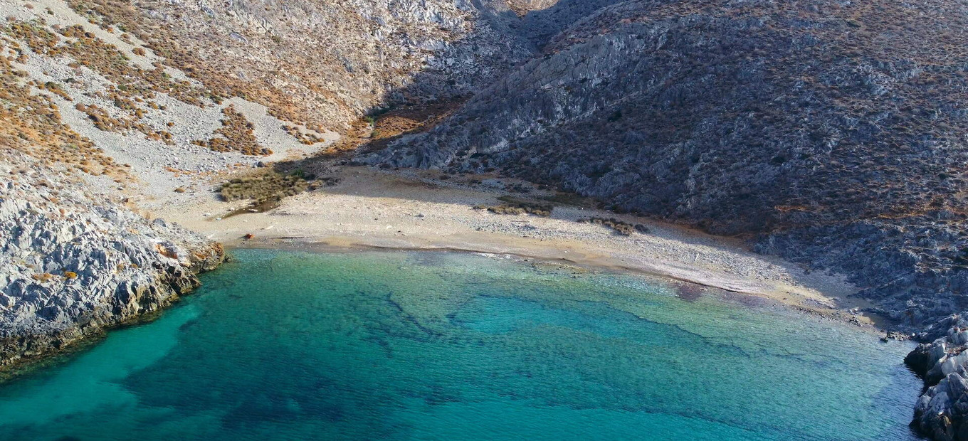 Pláž Panormos Bay