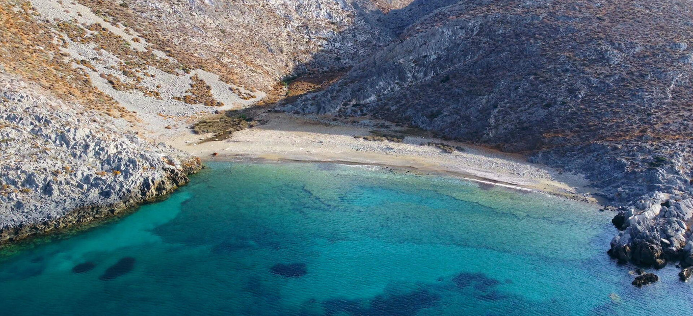 Pláž Panormos Bay