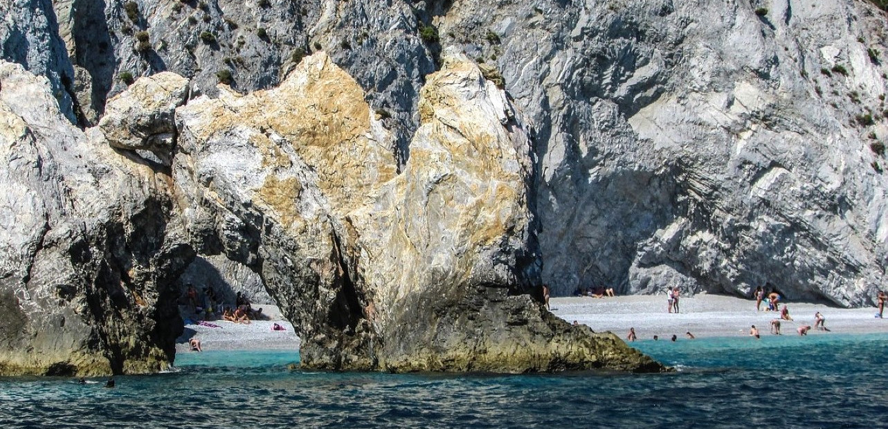 Jeskyně Skotini a Galazia