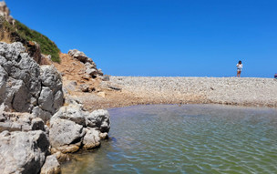 Pláž Lake Kakia Lagada