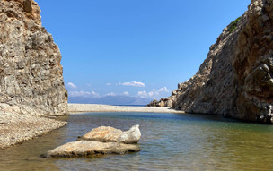 Pláž Lake Kakia Lagada