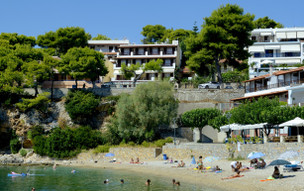 Recko-Alonissos-Ubytovani-Nikos-5-pohled-na-dum