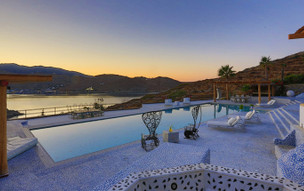 Agalia Luxury Suites Hotel