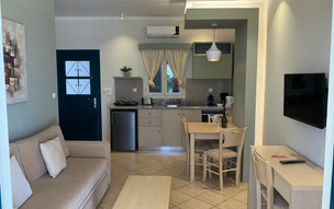 Elena Village Hotel & Suites