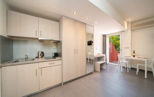 Makris Yialos Apartments