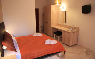 Elotia03