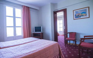 Crithoni's Paradise Hotel