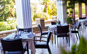Crithoni's Paradise Hotel
