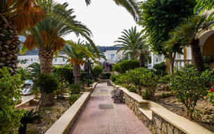 Crithoni's Paradise Hotel