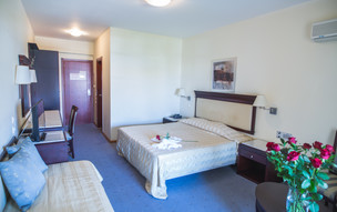 Crithoni's Paradise Hotel