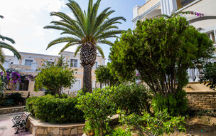 Crithoni's Paradise Hotel