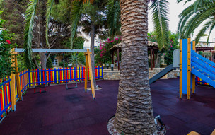 Crithoni's Paradise Hotel
