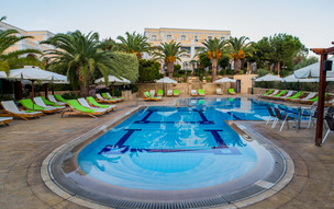 Crithoni's Paradise Hotel