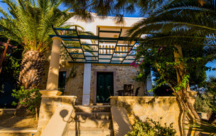 Crithoni's Paradise Hotel