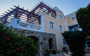 Crithoni's Paradise Hotel