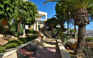 Crithoni's Paradise Hotel