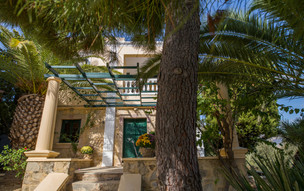 Crithoni's Paradise Hotel