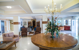 Crithoni's Paradise Hotel