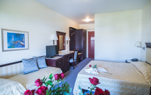 Crithoni's Paradise Hotel