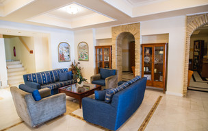 Crithoni's Paradise Hotel