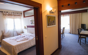 Crithoni's Paradise Hotel