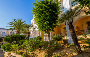 Crithoni's Paradise Hotel