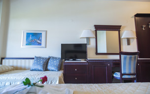 Crithoni's Paradise Hotel