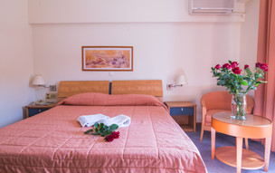 Crithoni's Paradise Hotel