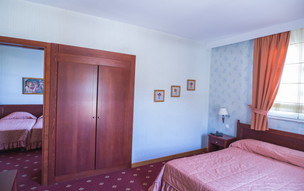 Crithoni's Paradise Hotel
