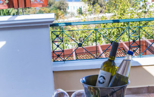 Crithoni's Paradise Hotel