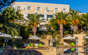 Crithoni's Paradise Hotel