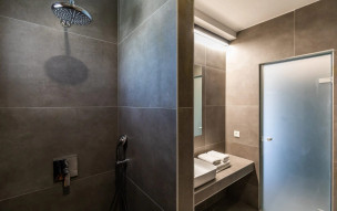 Olia Green Residence