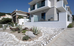 Olia Green Residence