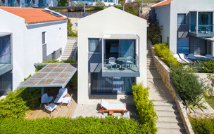 Villa (deluxe one bedroom two level sea view)