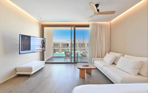 Pool view suite