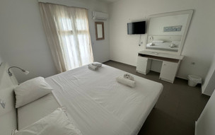 Hotel Sarris