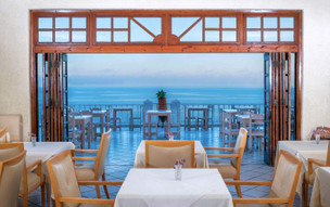 Hotel Cavos Bay