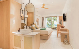 Mako Sea & Suites
