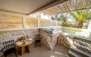 Suite with private pool