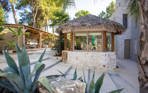 Mako Sea & Suites