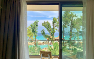 Mako Sea & Suites